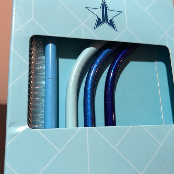 Jeffree Star 4-piece reusable straw set w/ brush - Picture 2 of 4